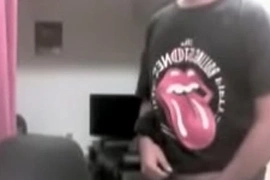 Mi amigo rockero se pajea para mi