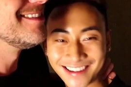 Steamy encounter between Asian jock Jeremy Vuitton and Hans Berlin. Jeremy's tight hole is rimmed before a deepthroat session. Then, bareback action ensues with Jeremy taking Hans' massive member.