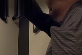 【new男性器拷問】女性に男性器を強く叩かれているのに勃起してしったペニスを見て、女性はエスカレートして今度はグーパンチでペニスを強打し痛めつけられてしまった情けない僕
