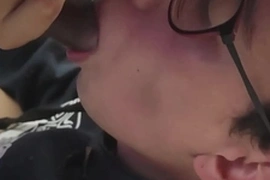 Putito colombiano comiendo verga